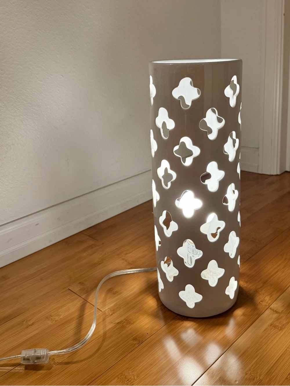 White Ceramic Pierced Quatrefoil / Lacey Trellis Table Lamp – Home Accent